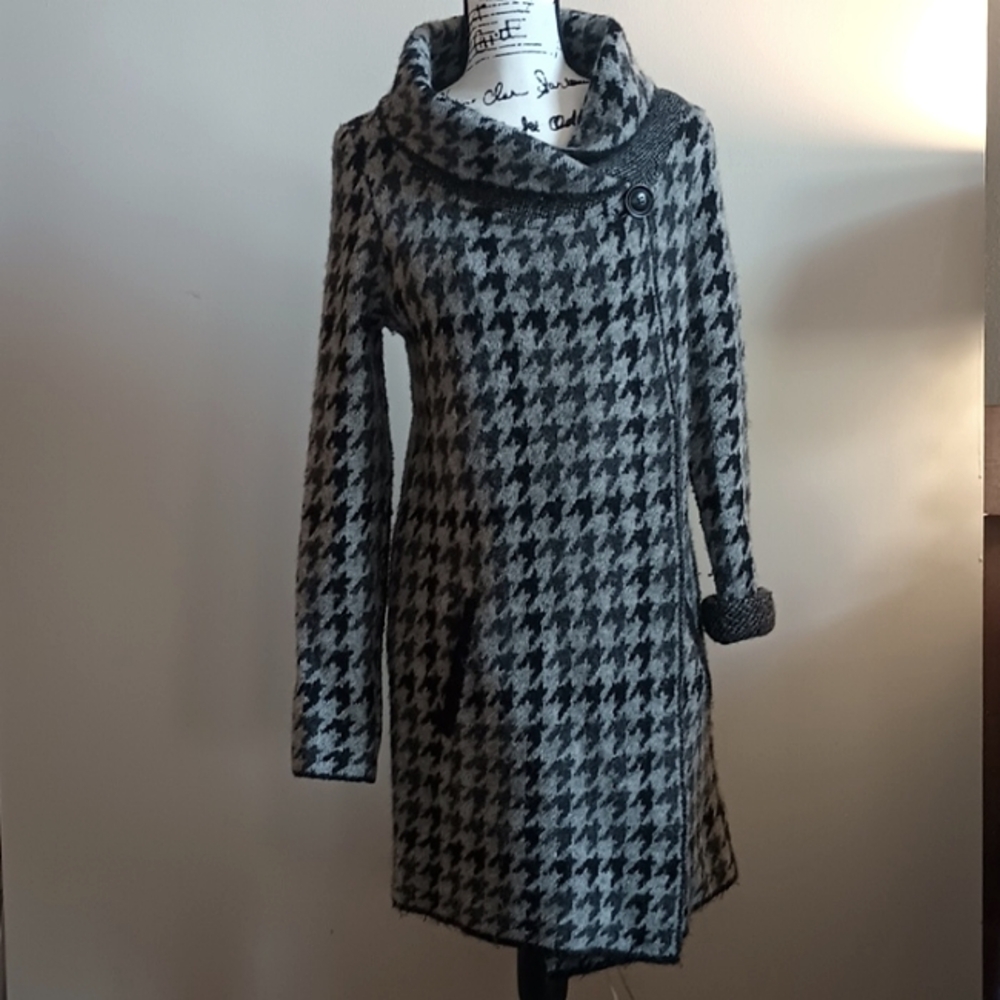 Tahari Gray & Black Sweater Jacket